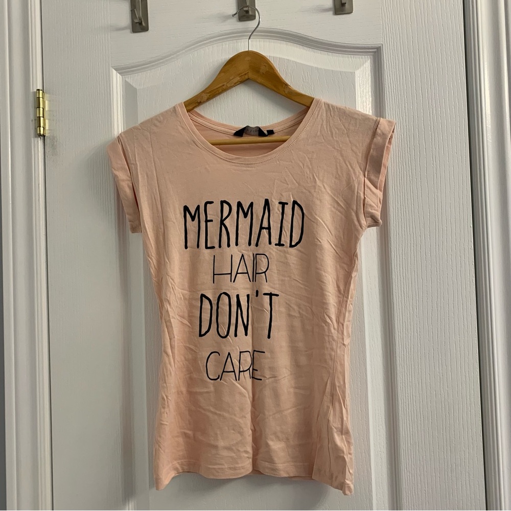 New Look Mermaid T shirt. Pale pink/peach. Gently worn. Size UK 6/US Small